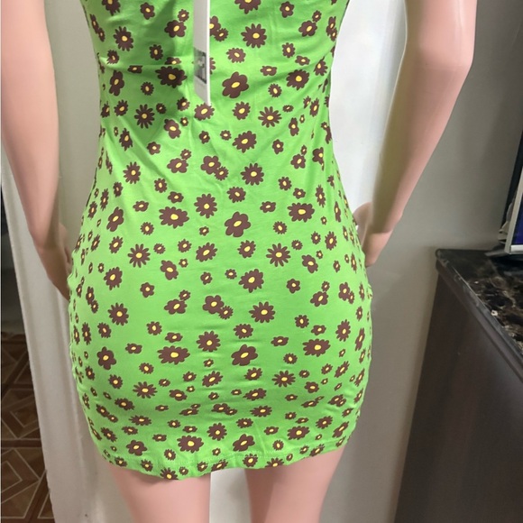 NWT THE RAGGED PRIEST Women’s Green Daisy Print Mini Dress - Picture 11 of 16